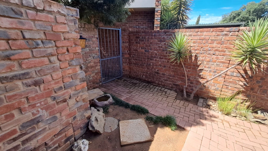 2 Bedroom Property for Sale in Pellissier Free State